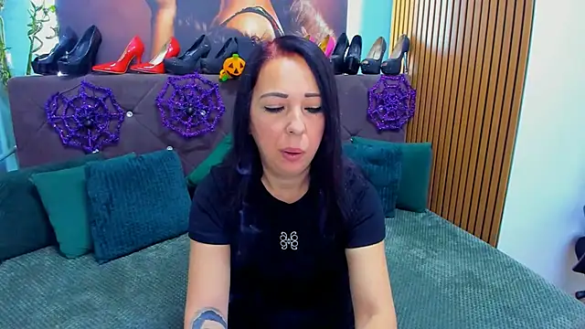Snapshot of LauraSin chatting on October 24, 2025, 3:25 am LauraSin online show from October 24, 2025, 3:25 am