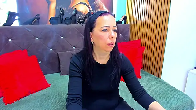 LauraSin online show from April 15, 2026, 3:24 am