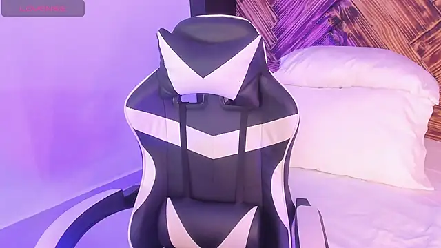 emma collson online show from November 15, 2025, 8:38 pm