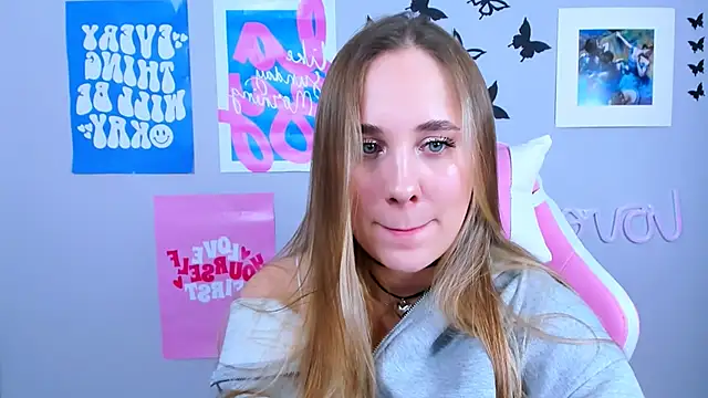 MiaMilas online show from December 20, 2024, 7:33 am