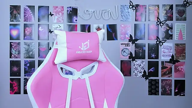 MiaMilas online show from February 12, 2025, 4:54 am