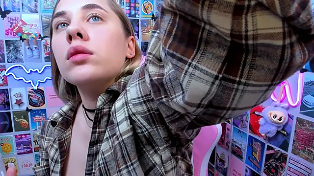 MiaMilas online show from October 20, 2025, 4:24 am