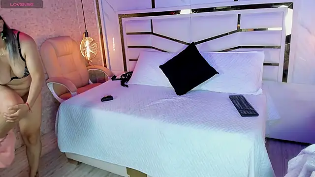 Snapshot of sophie_1 chatting on February 11, 2025, 3:40 am sophie 1 online show from February 11, 2025, 3:40 am
