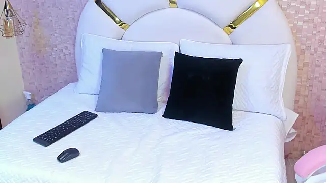 Snapshot of sophie_1 chatting on February 16, 2025, 3:15 am sophie 1 online show from February 16, 2025, 3:15 am
