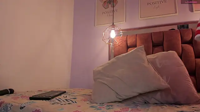 kristakinnky online show from October 3, 2025, 1:41 pm