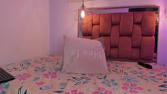 kristakinnky online show from November 13, 2025, 3:00 pm