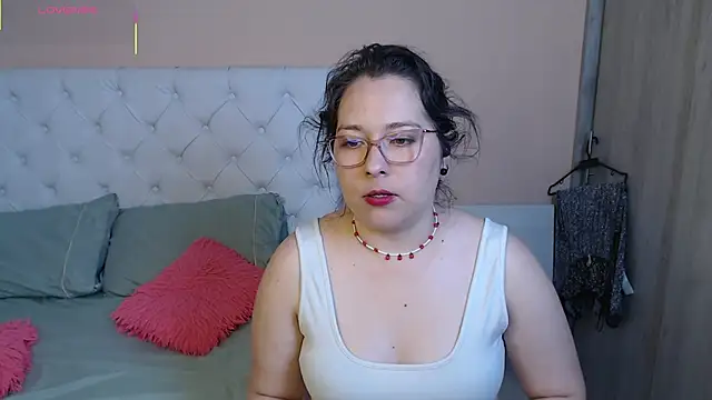 May Carlier online show from December 2, 2025, 3:56 am