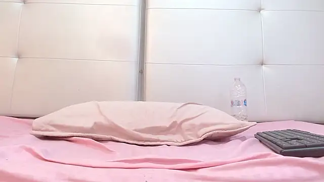 Alisson Freckles online show from December 7, 2024, 9:00 pm