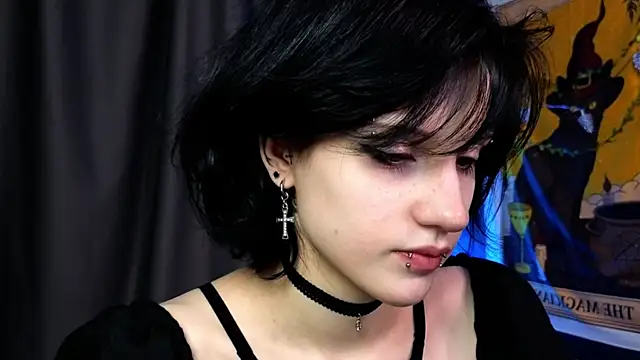 Snapshot of dark_vamp_ chatting on December 18, 2024, 9:18 pm dark vamp online show from December 18, 2024, 9:18 pm