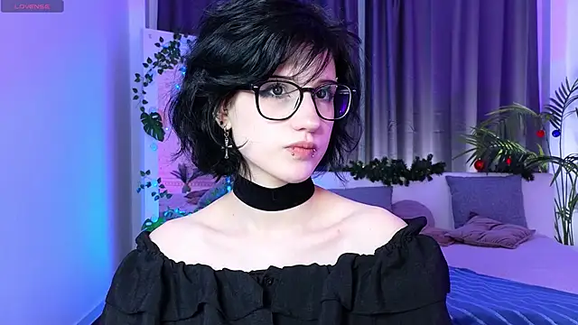 Snapshot of dark_vamp_ chatting on December 21, 2024, 9:25 pm dark vamp online show from December 21, 2024, 9:25 pm