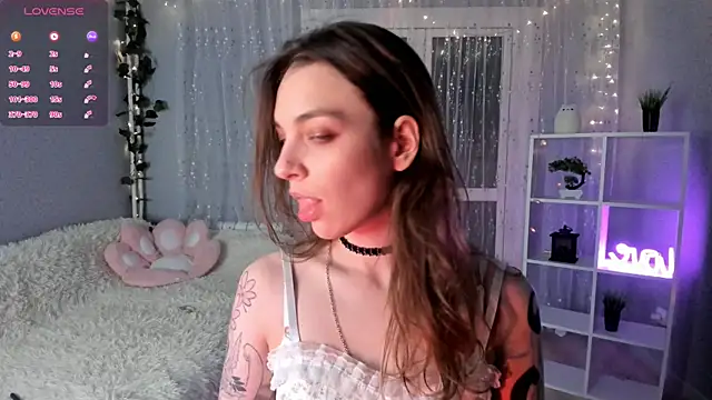 Snapshot of AraCopple chatting on December 16, 2024, 1:42 am AraCopple online show from December 16, 2024, 1:42 am