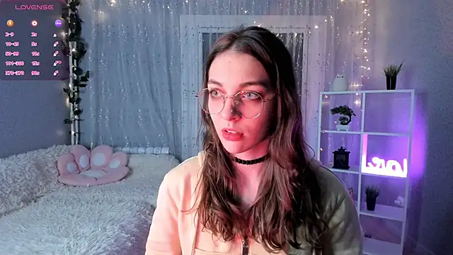 Snapshot of AraCopple chatting on December 18, 2024, 1:48 am AraCopple online show from December 18, 2024, 1:48 am