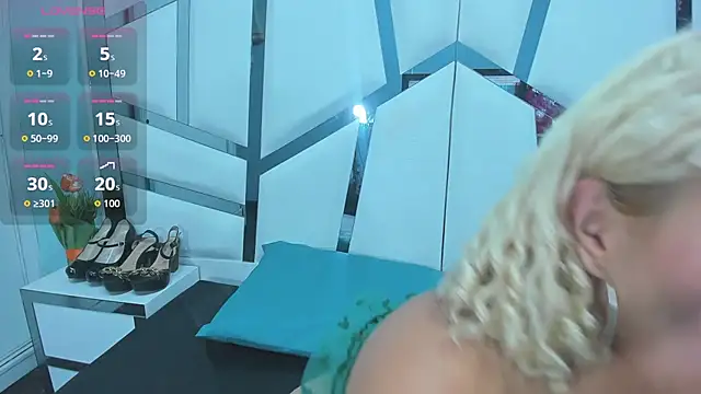 Lucy White   online show from November 18, 2025, 8:35 pm