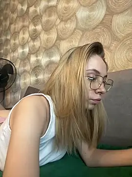 Snapshot of Kitty_Katrine chatting on March 20, 2026, 7:46 am Kitty Katrine online show from March 20, 2026, 7:46 am