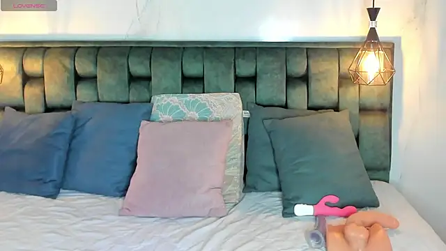 angelswets online show from February 26, 2025, 1:52 pm