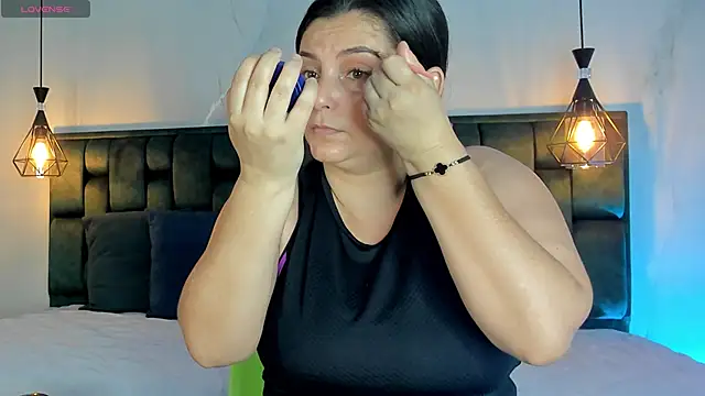 angelswets online show from October 18, 2025, 2:51 pm