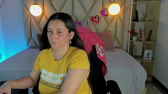 angelswets online show from March 23, 2026, 2:43 pm