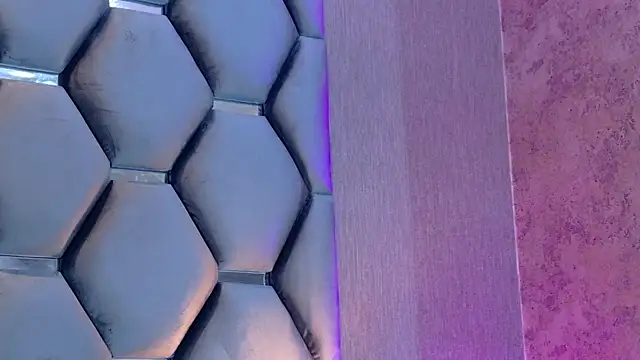Snapshot of VanessaGlenn chatting on July 6, 2026, 12:24 pm VanessaGlenn online show from July 6, 2026, 12:24 pm