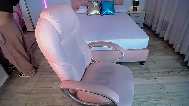 pettit courtny online show from January 5, 2025, 3:22 am