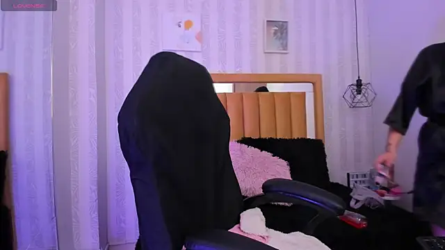 pettit courtny online show from October 10, 2025, 9:03 pm