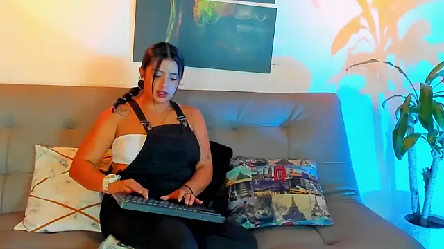 karla 999 online show from February 4, 2025, 11:38 pm