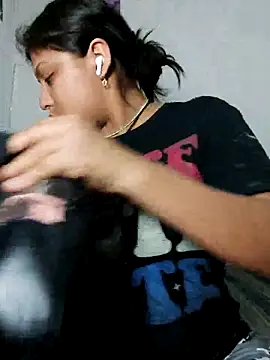 azulzulix online show from April 12, 2026, 1:43 am