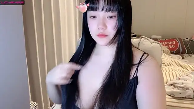 qiqi-666 online show from February 24, 2025, 1:10 pm