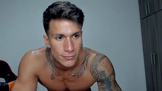 pettergrey1 online show from February 2, 2026, 11:36 pm