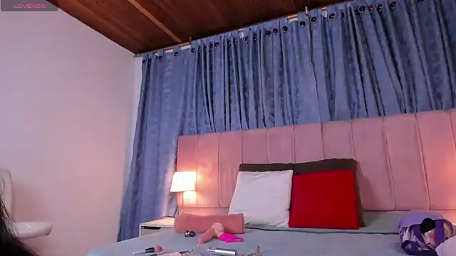 x milu online show from February 8, 2025, 4:04 pm