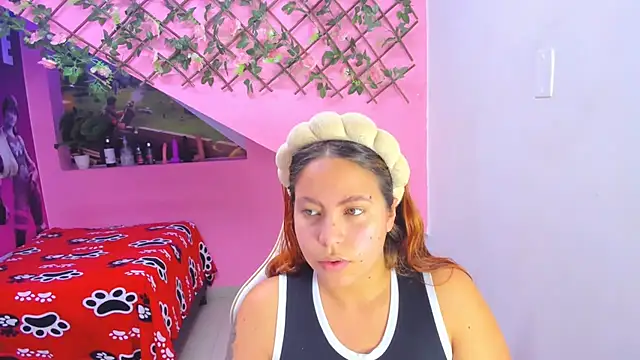 Snapshot of marcellaa303av chatting on December 30, 2024, 3:14 am marcellaa303av online show from December 30, 2024, 3:14 am