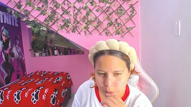 Snapshot of marcellaa303av chatting on January 4, 2025, 2:14 am marcellaa303av online show from January 4, 2025, 2:14 am