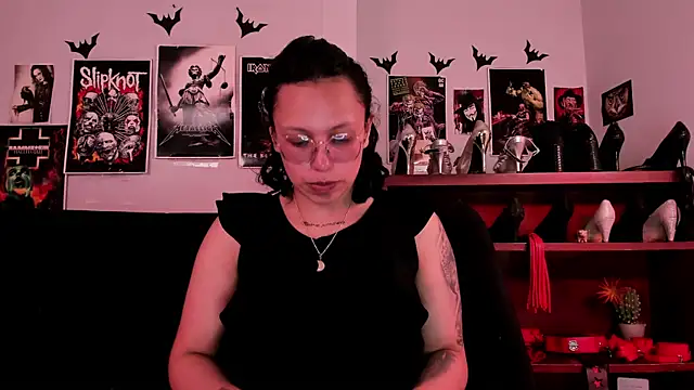 lilith-deveraux online show from June 23, 2026, 7:23 pm