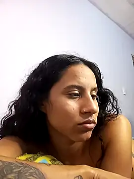 Snapshot of Karii-R chatting on March 1, 2025, 10:21 pm Karii-R online show from March 1, 2025, 10:21 pm