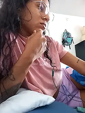 Snapshot of Karii-R chatting on November 10, 2025, 1:21 pm Karii-R online show from November 10, 2025, 1:21 pm