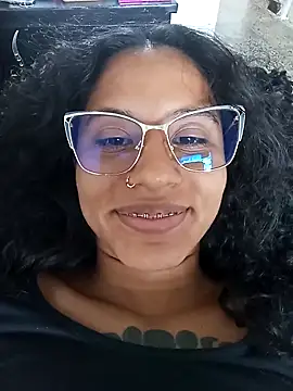 Snapshot of Karii-R chatting on November 12, 2025, 12:38 pm Karii-R online show from November 12, 2025, 12:38 pm