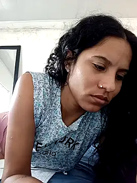 Snapshot of Karii-R chatting on November 27, 2025, 1:02 pm Karii-R online show from November 27, 2025, 1:02 pm