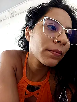 Snapshot of Karii-R chatting on December 16, 2025, 1:27 pm Karii-R online show from December 16, 2025, 1:27 pm