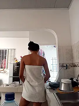 Snapshot of Karii-R chatting on January 8, 2026, 3:03 pm Karii-R online show from January 8, 2026, 3:03 pm