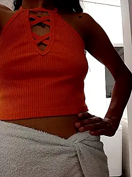 Snapshot of Karii-R chatting on January 9, 2026, 3:59 pm Karii-R online show from January 9, 2026, 3:59 pm