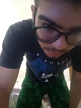 Snapshot of Edwardsky000 chatting on December 4, 2024, 5:11 pm Edwardsky000 online show from December 4, 2024, 5:11 pm