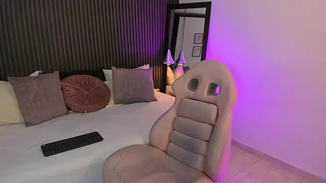 Axel brunette1 online show from September 24, 2025, 7:39 pm