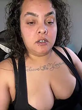 Snapshot of DatBishYouMiss chatting on January 16, 2025, 12:02 am DatBishYouMiss online show from January 16, 2025, 12:02 am