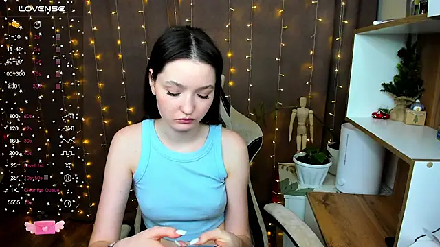 Snapshot of Fairyy_Moon chatting on January 7, 2025, 11:37 am Fairyy Moon online show from January 7, 2025, 11:37 am