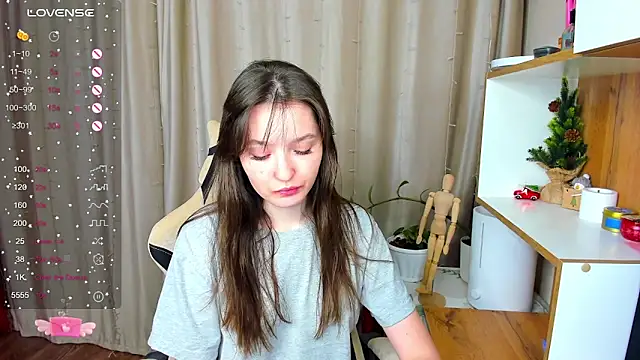 Snapshot of Fairyy_Moon chatting on January 17, 2025, 11:27 am Fairyy Moon online show from January 17, 2025, 11:27 am