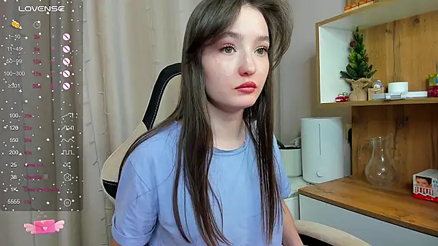 Snapshot of Fairyy_Moon chatting on February 1, 2025, 2:24 pm Fairyy Moon online show from February 1, 2025, 2:24 pm