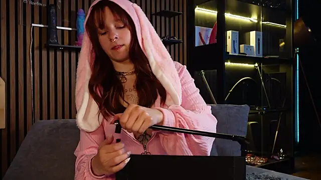 Izzy Inked online show from April 2, 2026, 12:25 pm