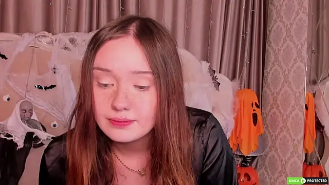 Snapshot of MiriaamWhite chatting on October 19, 2025, 4:02 am MiriaamWhite online show from October 19, 2025, 4:02 am