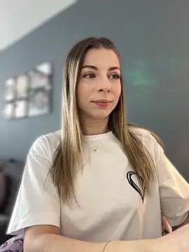 Mia Ethan online show from May 7, 2026, 7:25 am