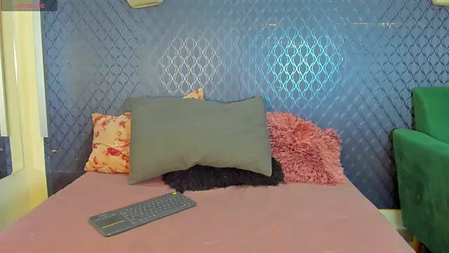  maria foxx  online show from November 20, 2025, 6:07 pm