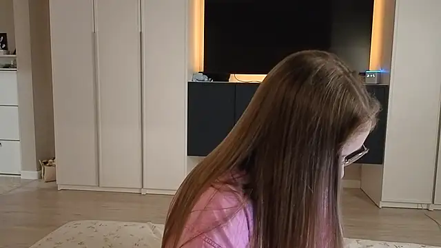 endlesssoffi online show from November 21, 2025, 6:17 pm